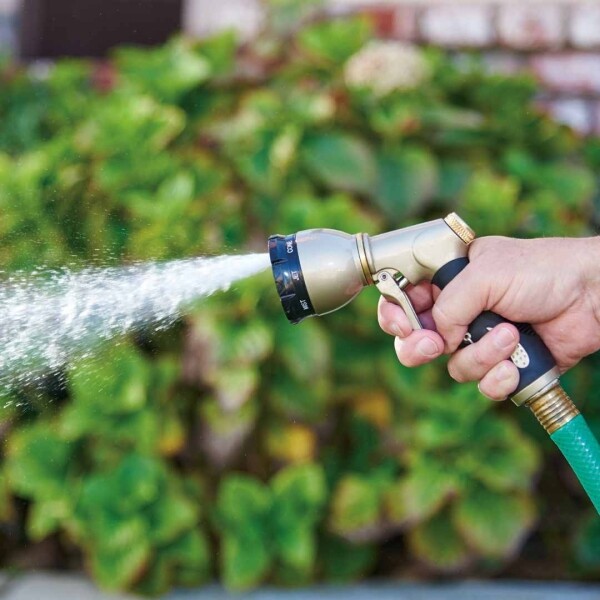 Pattern Master Gold Series Multi-Pattern Spray Nozzles - Underhill International - Trigger Control Lifestyle 3