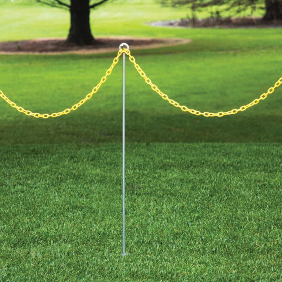 Deluxe steel combo rope & chain stake installed on turf