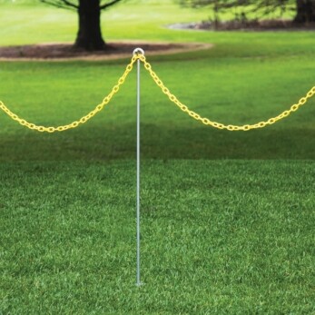 Deluxe steel combo rope & chain stake installed on turf