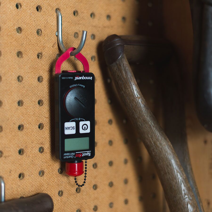 spoton-quantum-par-light-meter-hanging-mount-innoquest-2019