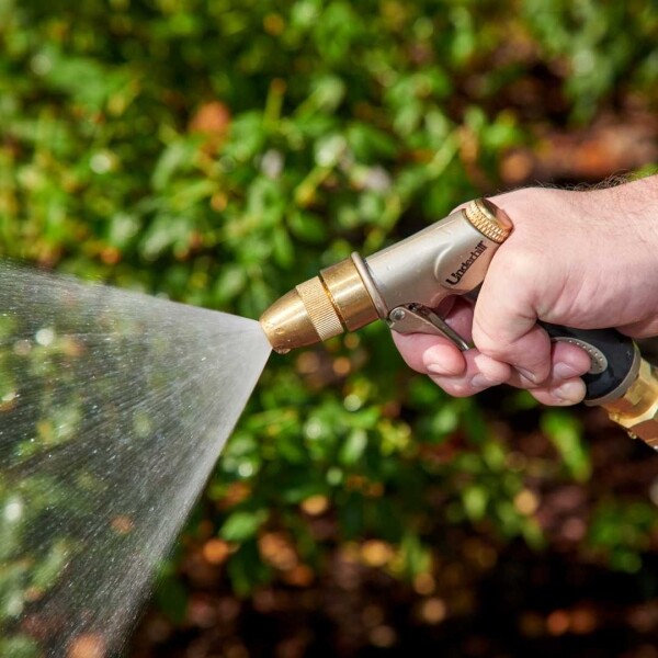 Pro Spray Gold Series Variable Spray Guns - Underhill International - Trigger Control Lifestyle